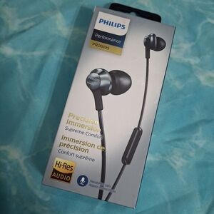 Philips Performance Black Earbuds